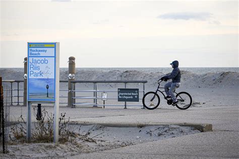 Coast Guard suspends search for missing teens off New York .